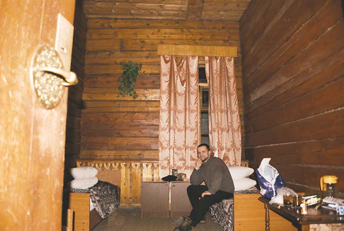 Ростов Великий: гостиница "Дом на погребах", к.11; 02.01.2003