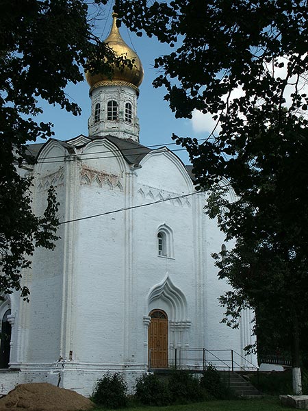 Сергиев Посад: ю-з церковь Введения Богородицы во Храм; 07.08.2003