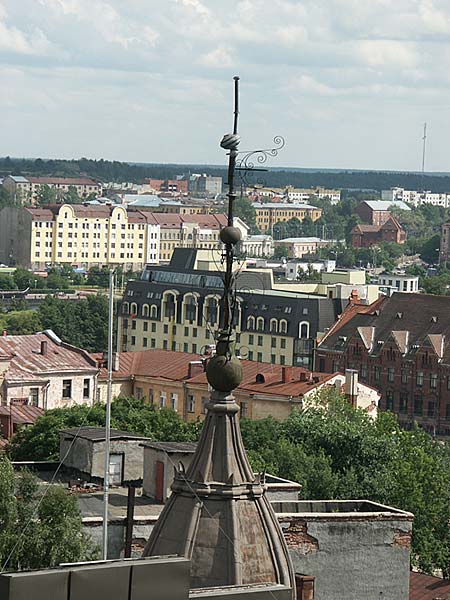 Выборг: с Часовой башни; 13:22 23.07.2005