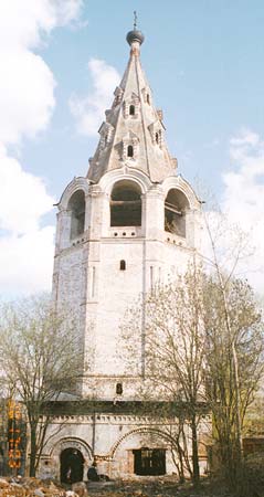 Вологда: колокольня церковь Владимирской с ул. Благовещенской; 30.04.2002