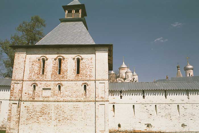 Прилуки: Водяная башня Спасо-Прилуцкого монастыря; 04.05.2002