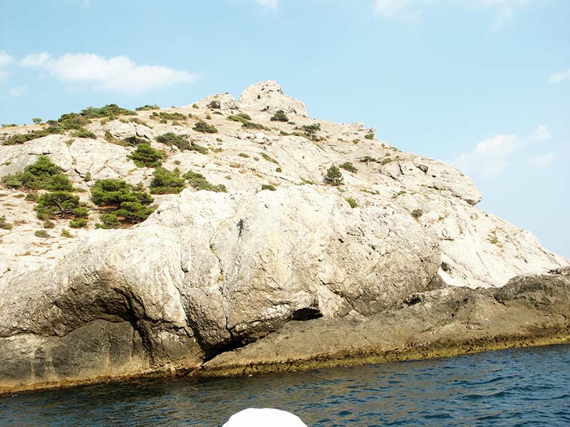 Украина (Украïна): Крым (Крим): между Судаком и Новым Светом	с катера; 16:23 31.08.2005