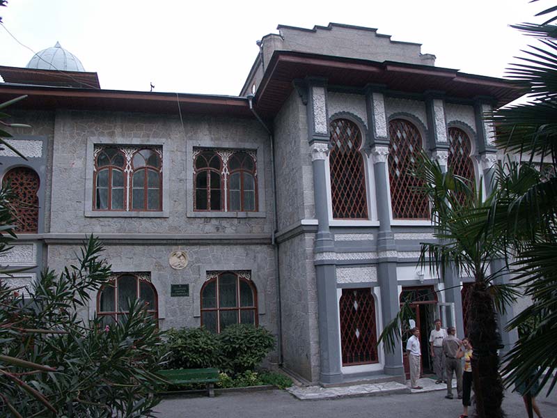 Украина (Украïна): Крым (Крим): Утёс: санаторий "Карасан" (особняк князей Раевских); 19:15 07.09.2005