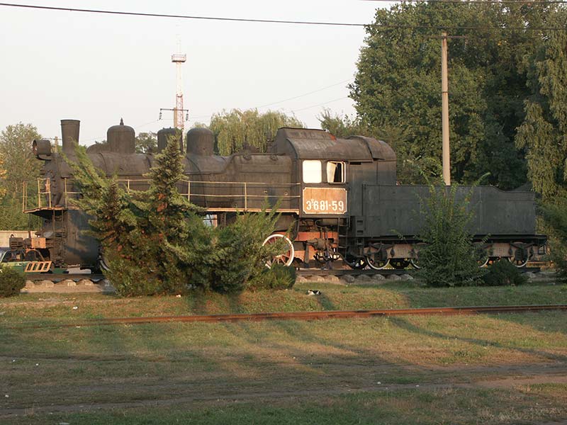 Украина (Украïна): перрон на одной из станций Одесской ж/д; 18:08 10.09.2005